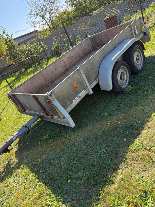 Przyczepa samochodowa
