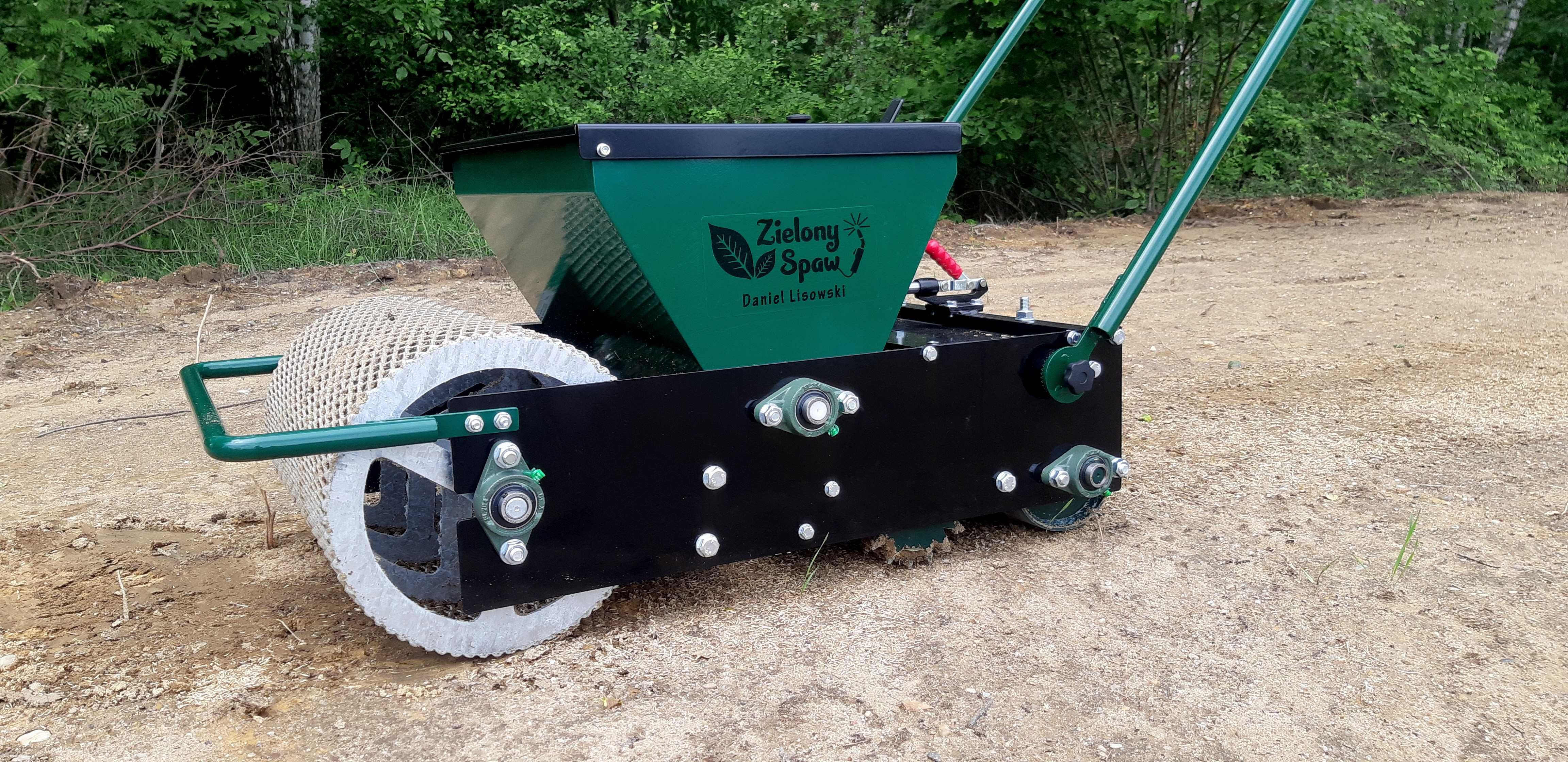 Wynajem aerator rurkowy posypywarka wertykulator glebogryzarka walec *