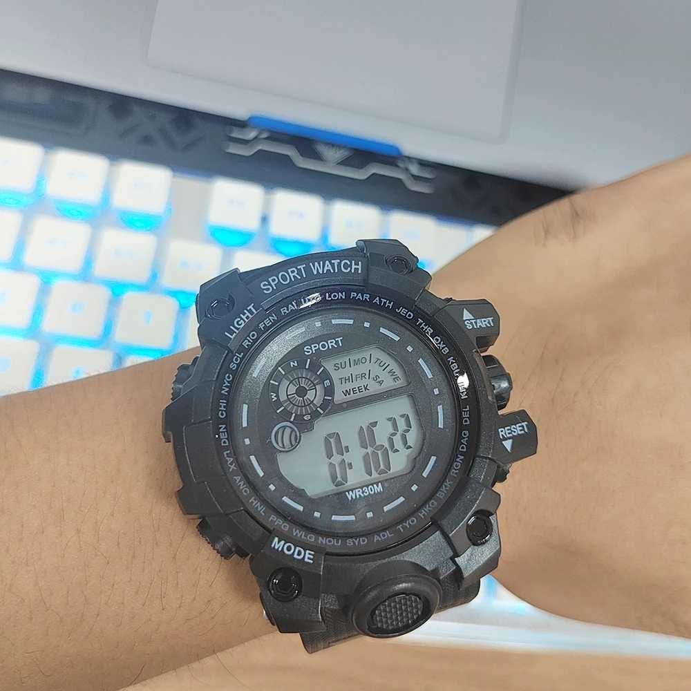 Zegarek męski elektroniczny kwarcowy militarny sportowy z datownikiem