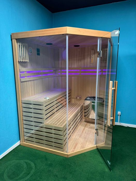 Sauna fińska wewnętrzna 150x150, 4 os., piec HARVIA 6kw, audio