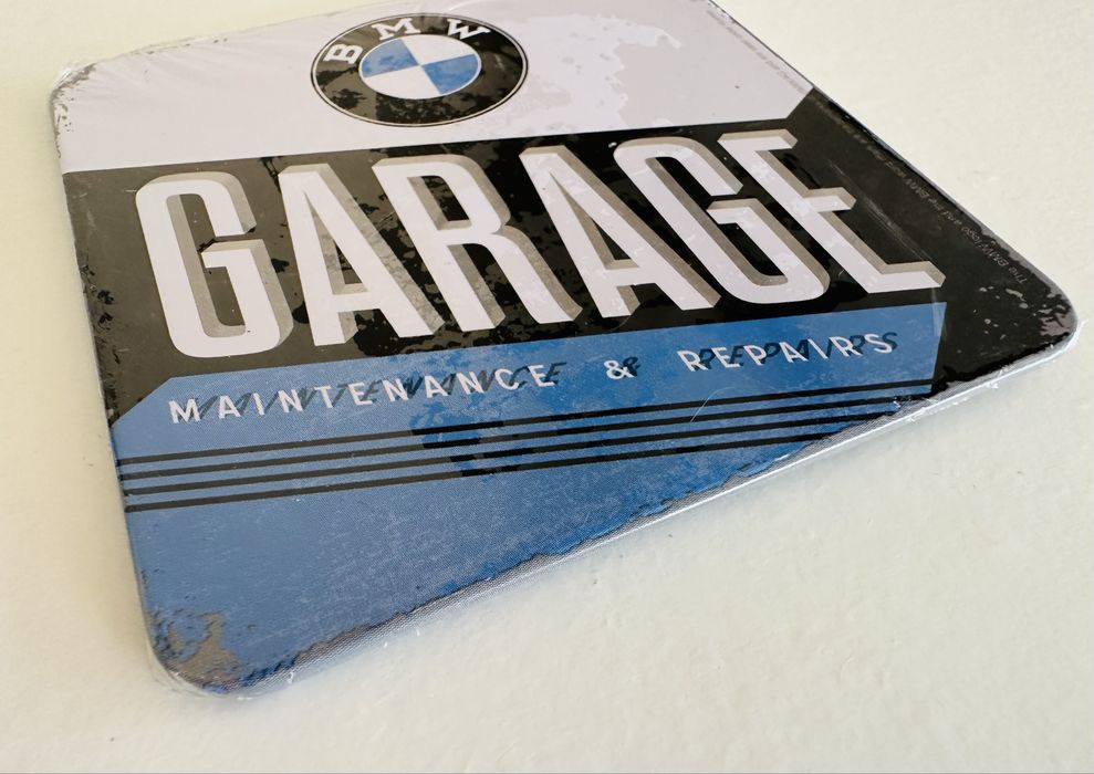 Base para copos em metal e cortiça BMW Garage selada