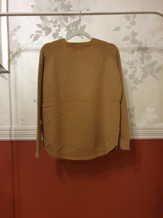 Cienki beżowy sweter
