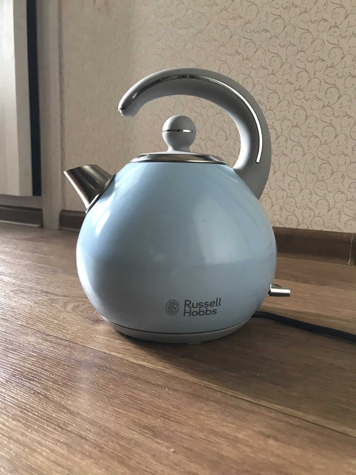 Электрочайник железный классный Russell Hobbs