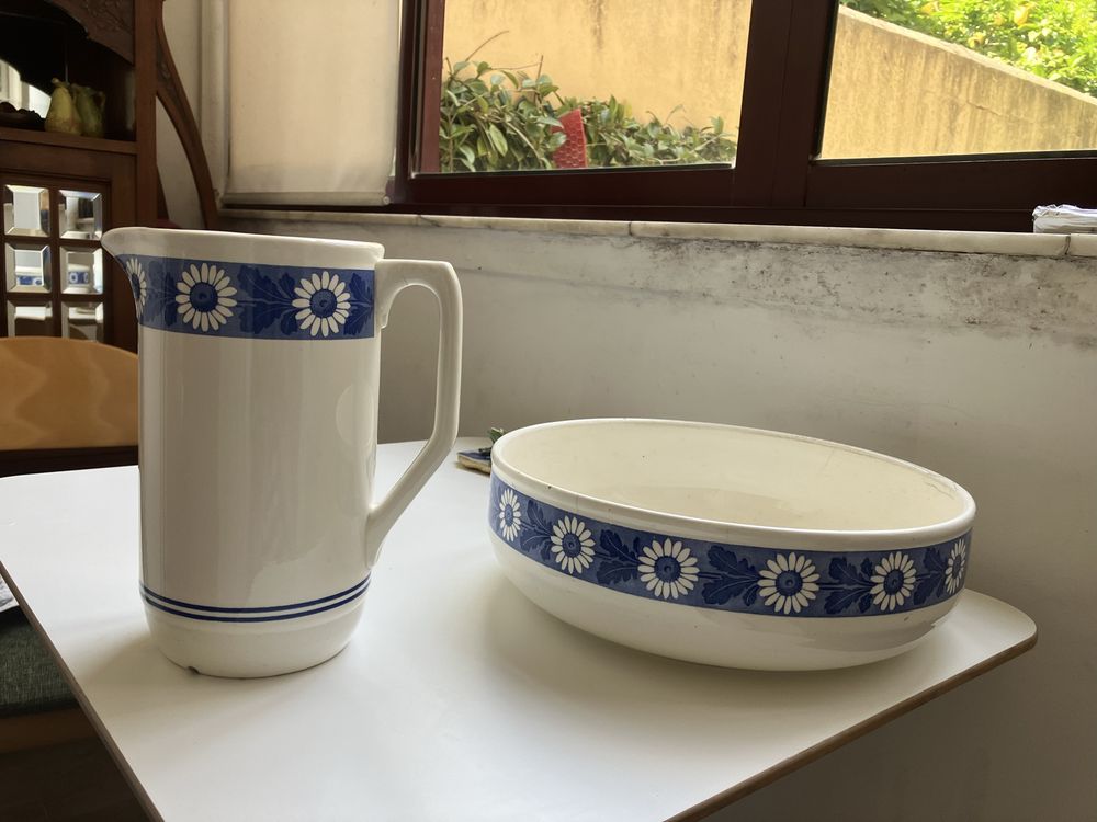 Bacia e jarro de lavatório vintage