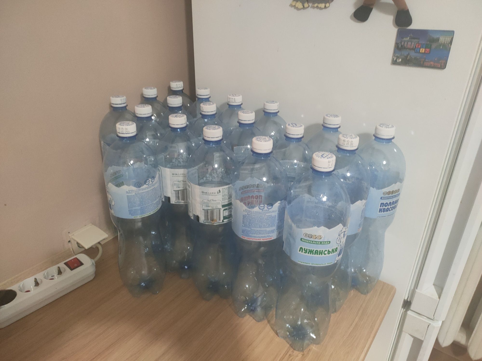 Продам пустые бутылки из под поляны квасовой
