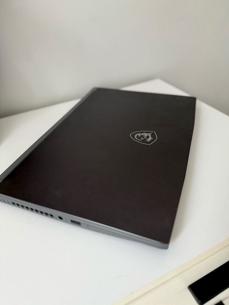 Ігровий ноутбук MSI thin MS-16R8