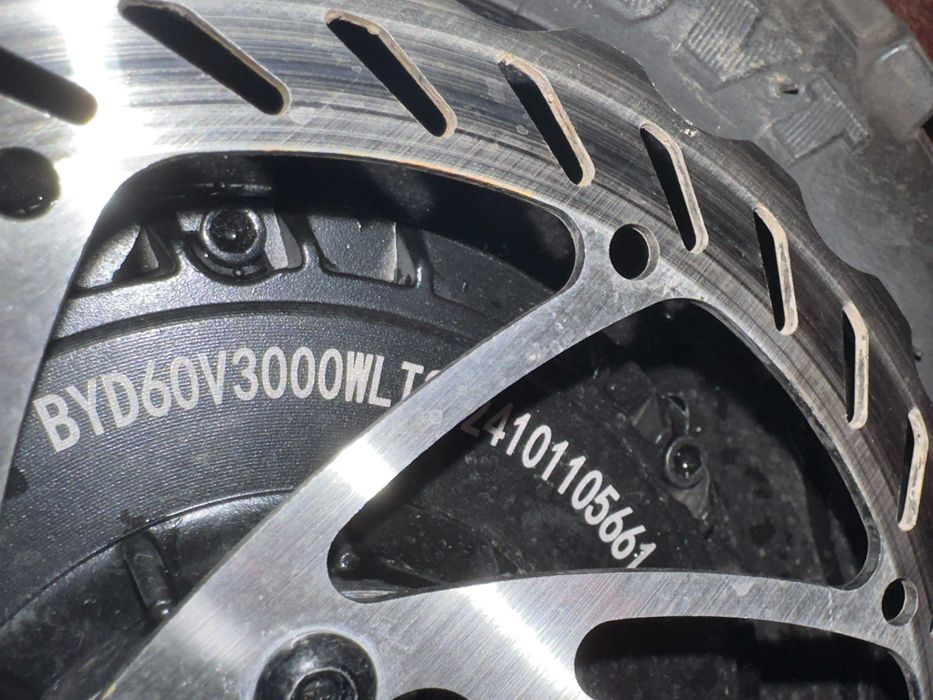 DE 27 A 10 DE NOVEMBRO 34% DE DESCONTO Trotinete motor 6000W 60V 38 Ah