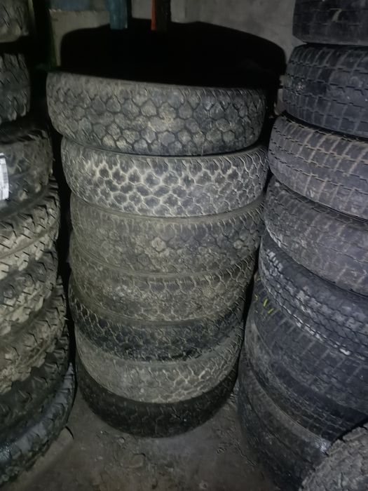 Продам  запаску  на ниву 16,шини камери