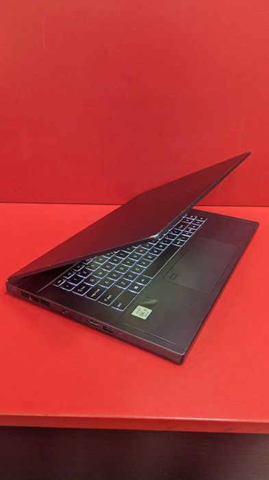 MSI WS66 |  Workstation | i9 |  RTX5000 16gb | 64GB RAM | 1TB SSD