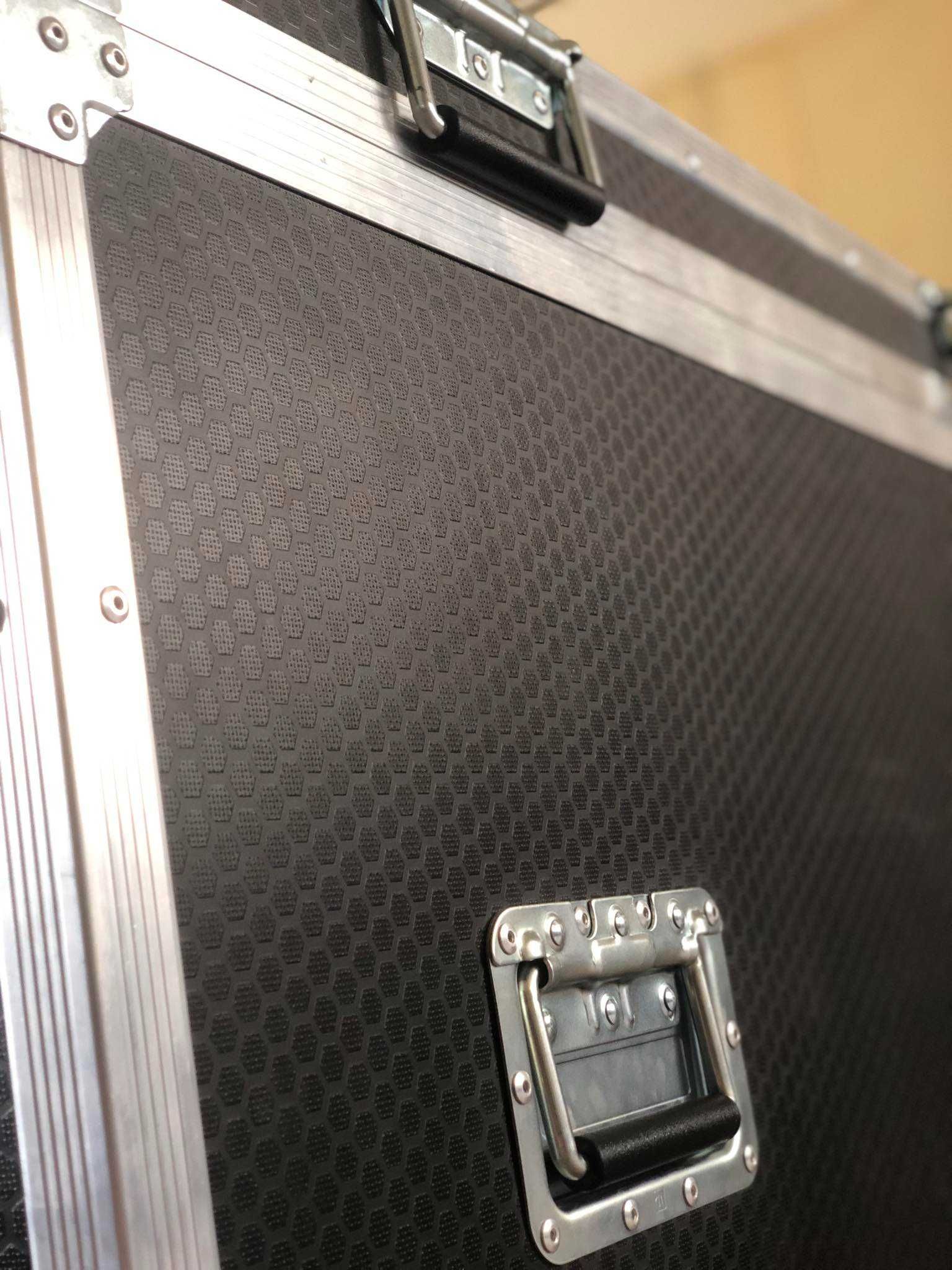 flightcase (97x97x67cm)