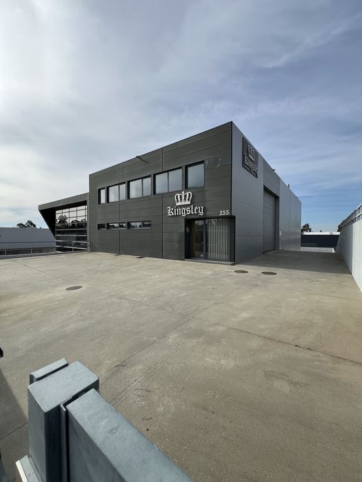 Pavilhão com 700m2