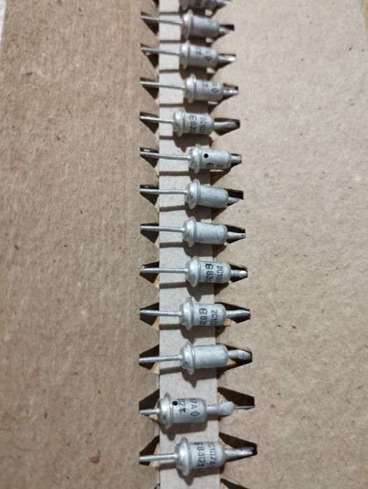 Радіодеталі мікросхеми та діоди