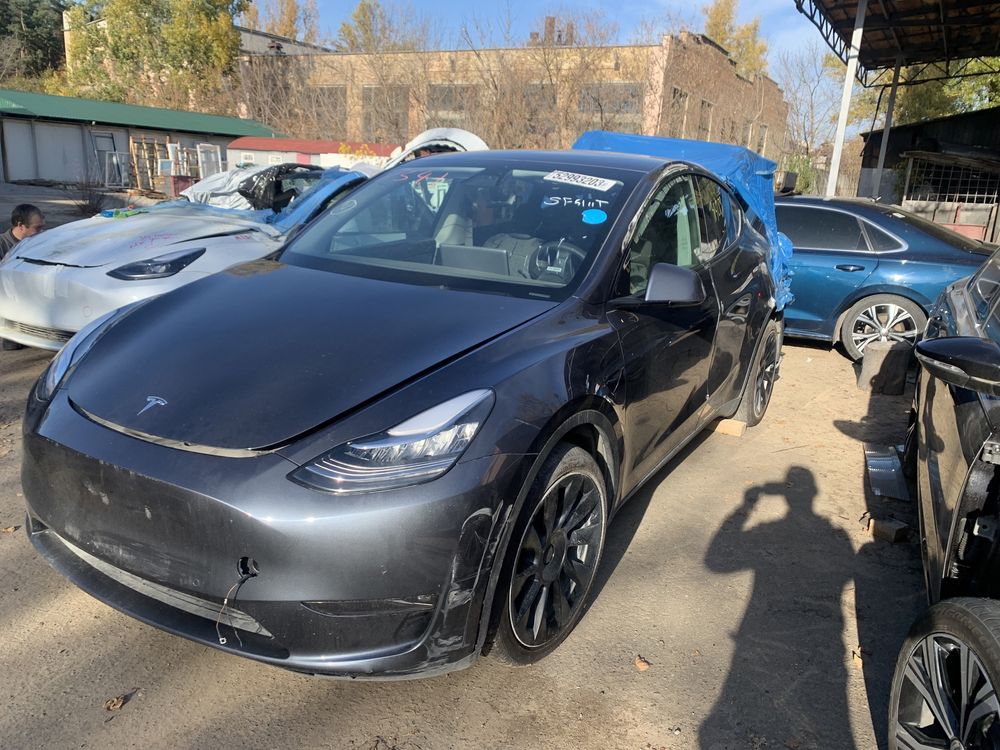 Tesla Model Y 2022 бампер лобовое дверь диск фара крыло разборка