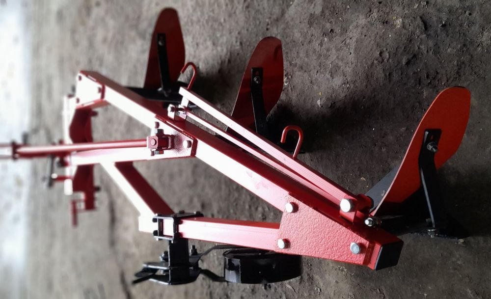 Продам плуг" ВІРАКС " 3/25