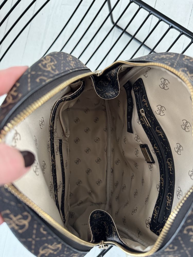 Класичний чорний рюкзак guess haidee