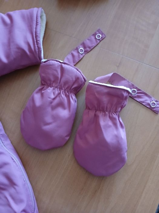 Śliczny zimowy kombinezon