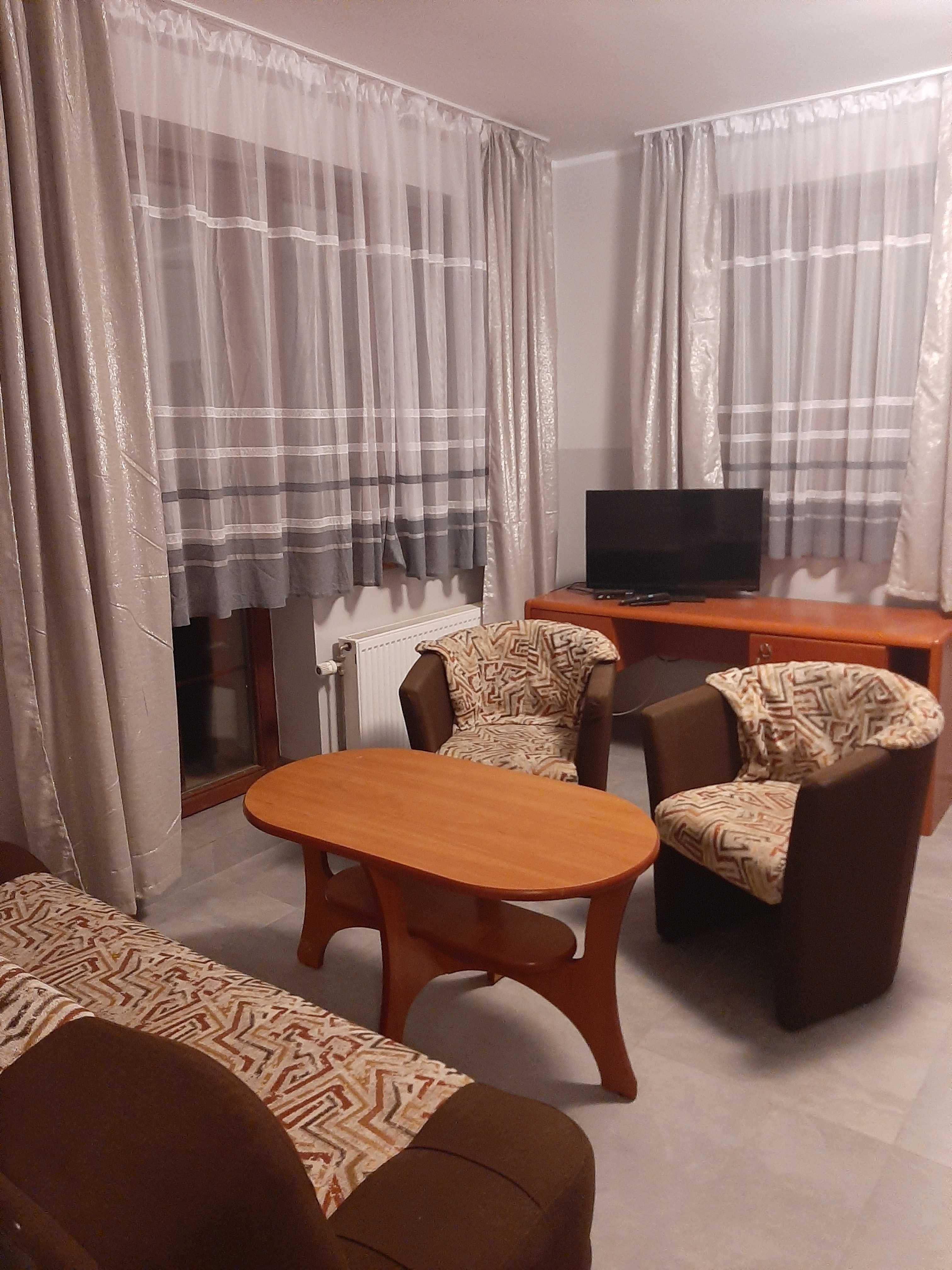 Wynajem pokoi i apartamentów, wynajem sali