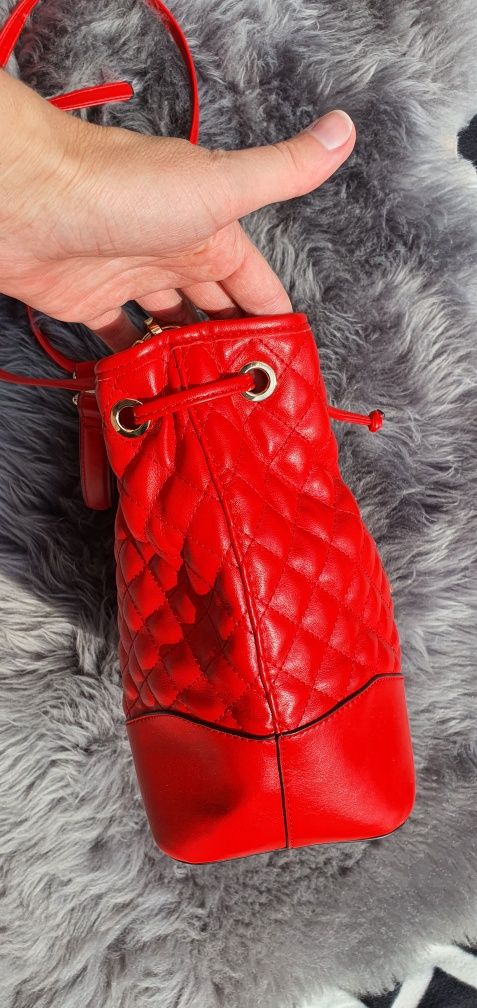 Torebka czerwona Guess oryginalna worek modna super stan