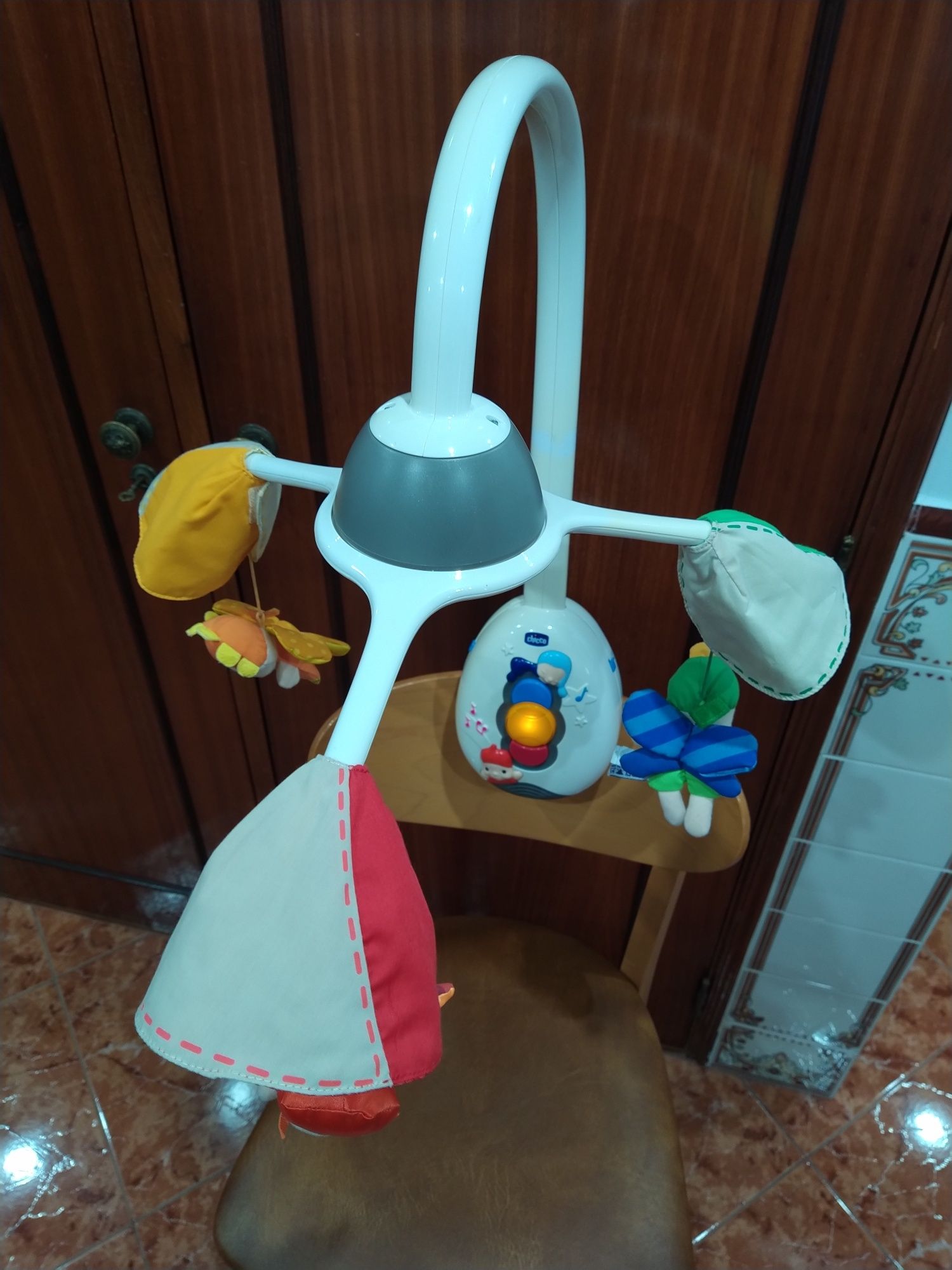 Mobile Chicco com música e luz bebé quarto cozinha escola casa vivenda