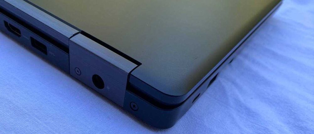 Игровой Dell Precision 3520 15.6” i7-7700HQ/8Gb/256SSD//Nvidia 2Gb