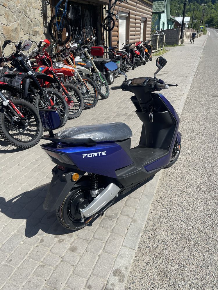 Електроскутер FORTE T3 1800W