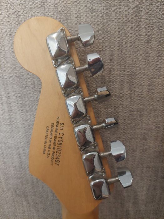 Продам электрогитару Squier bullet strat by fender, чехол, комбик Rola