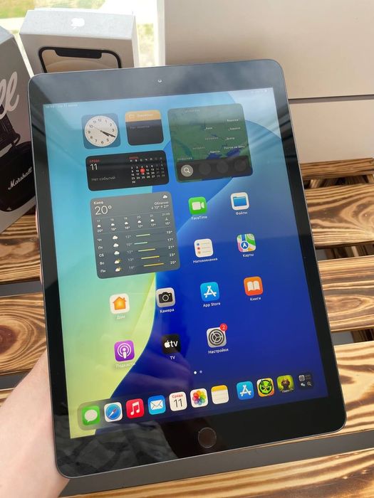 iPad 7 32gb працює