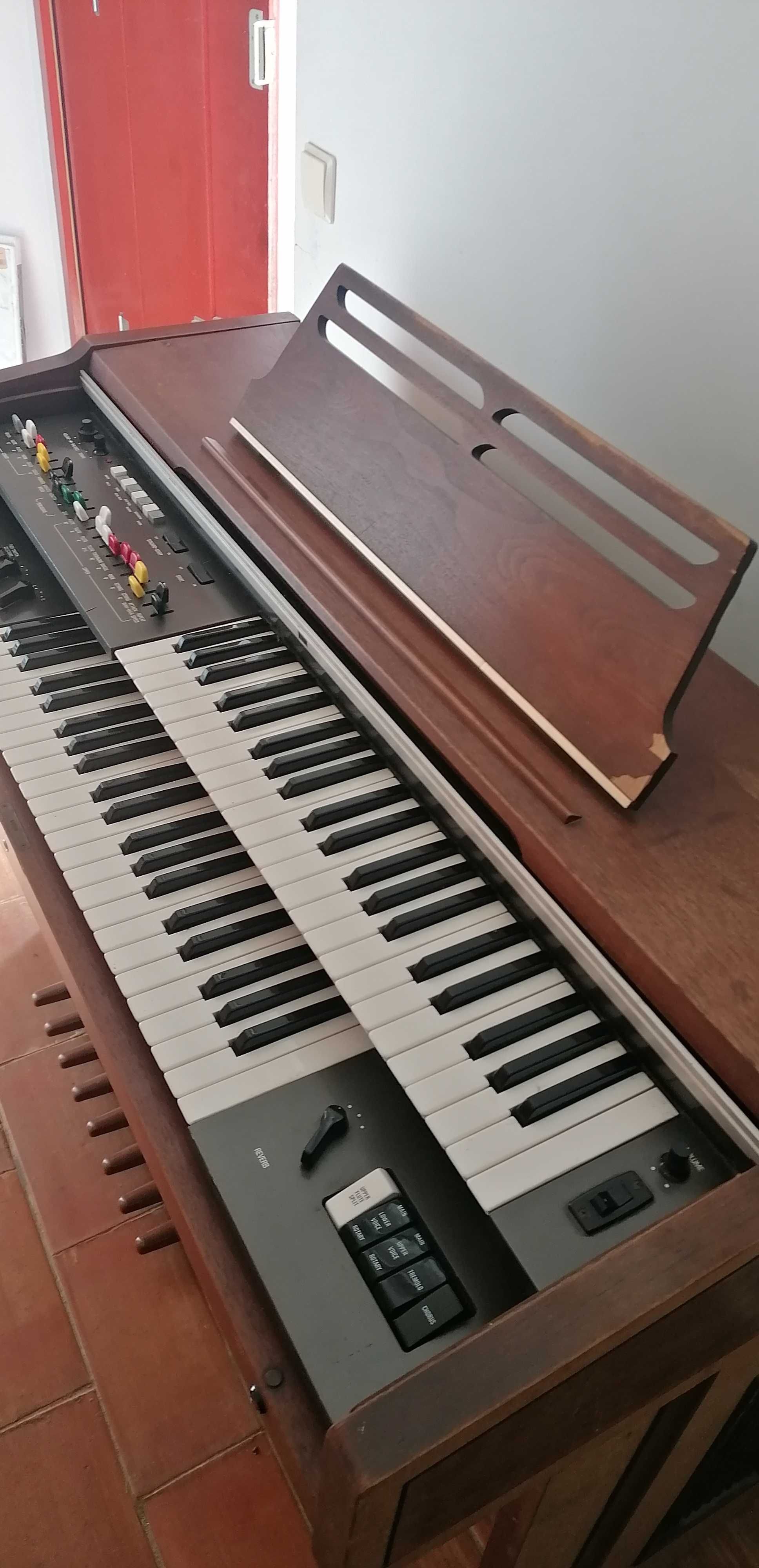 Órgão Yamaha Electone EK-20 com coluna Rotary Reverb