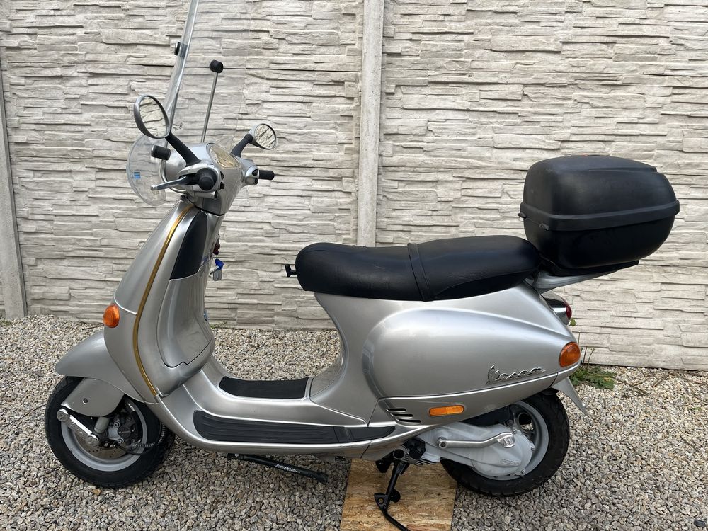 Piaggio vespa et 4