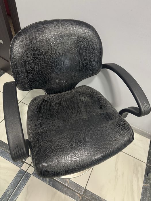 Продам крісло перукарське