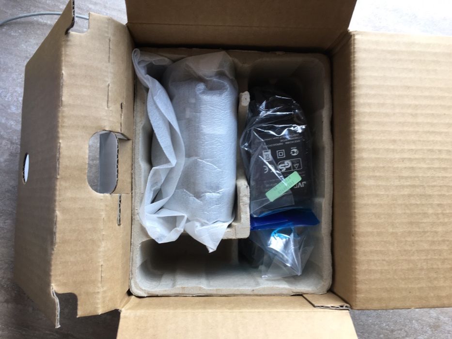 Видеокамера JVC GR-D740