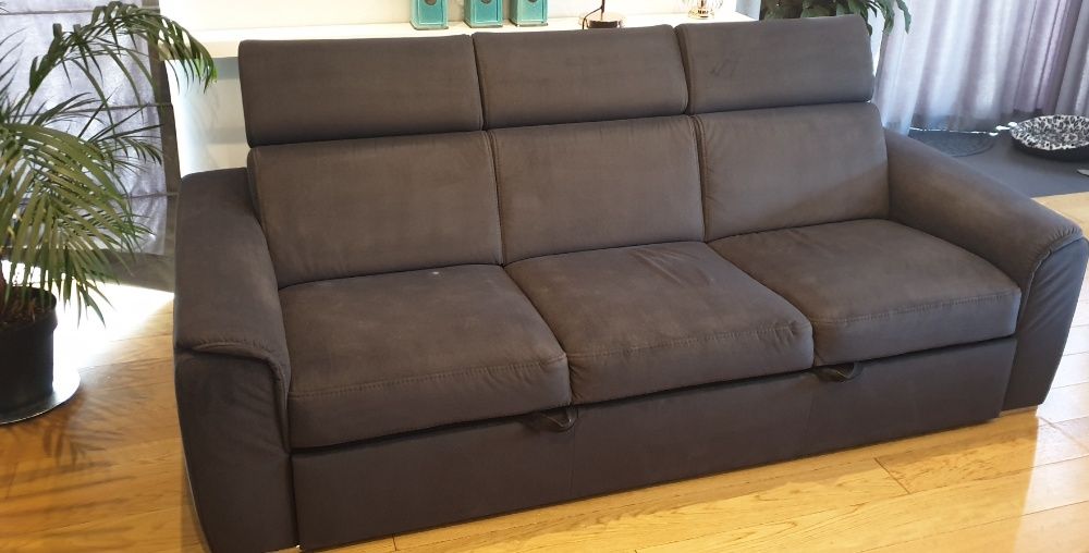 Szara sofa rozkładana