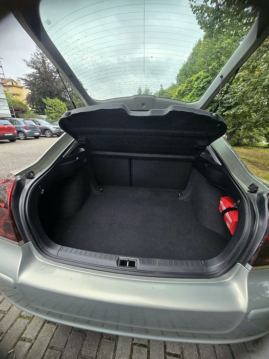 Sprzedam Toyotę Avensis t25