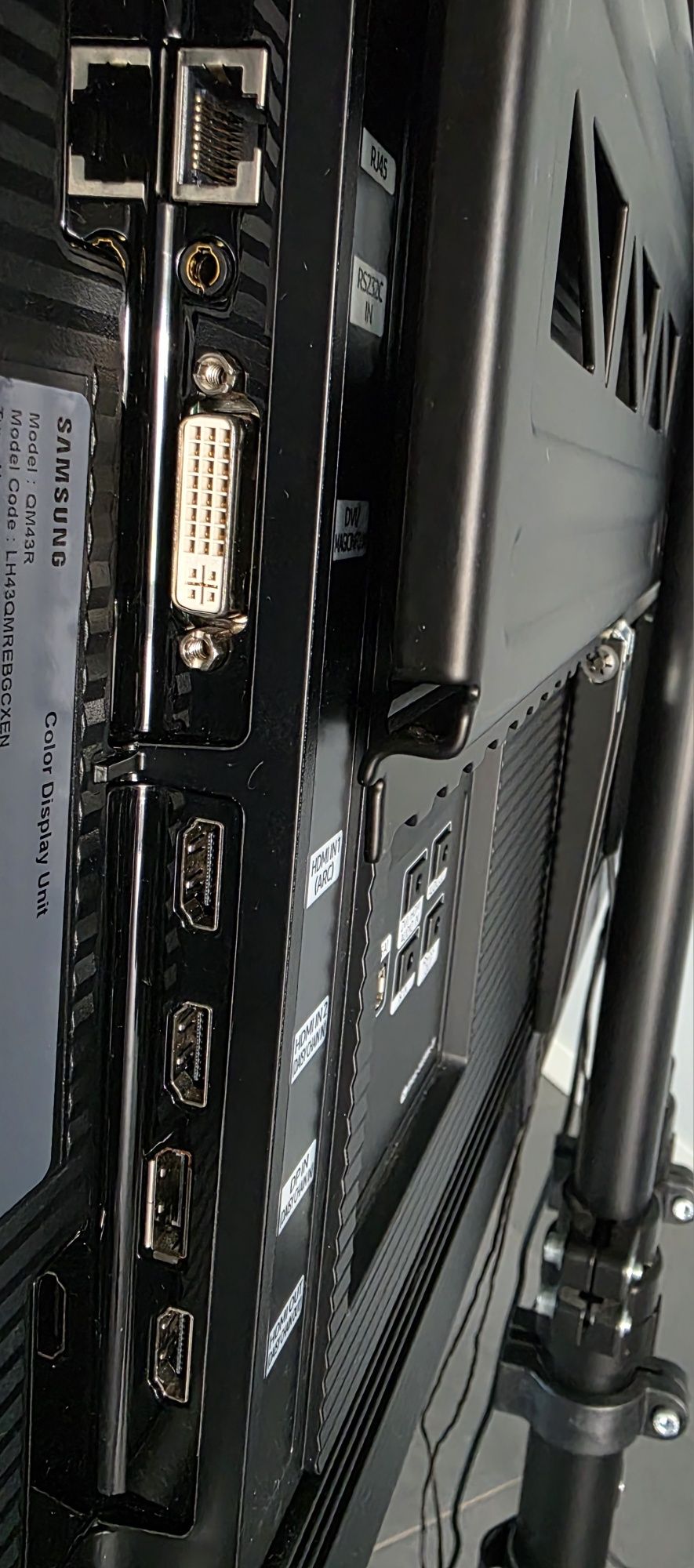 Profesjonalny monitor Samsung QM43R