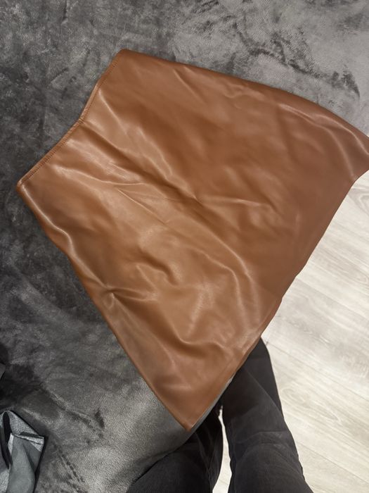 Коричнева шкіряна спідниця