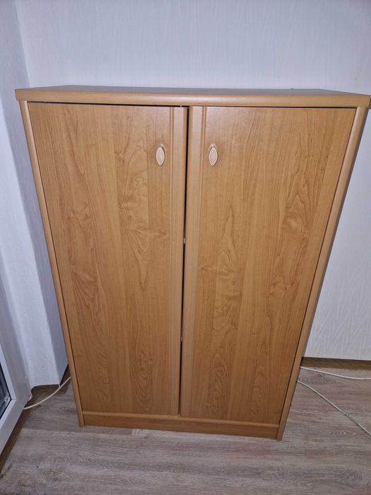 Solidne szafy i komoda w bardzo dobrym stanie.