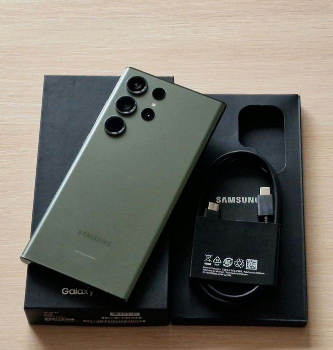 Срочно Samsung Galaxy s23 Ultra 12/512