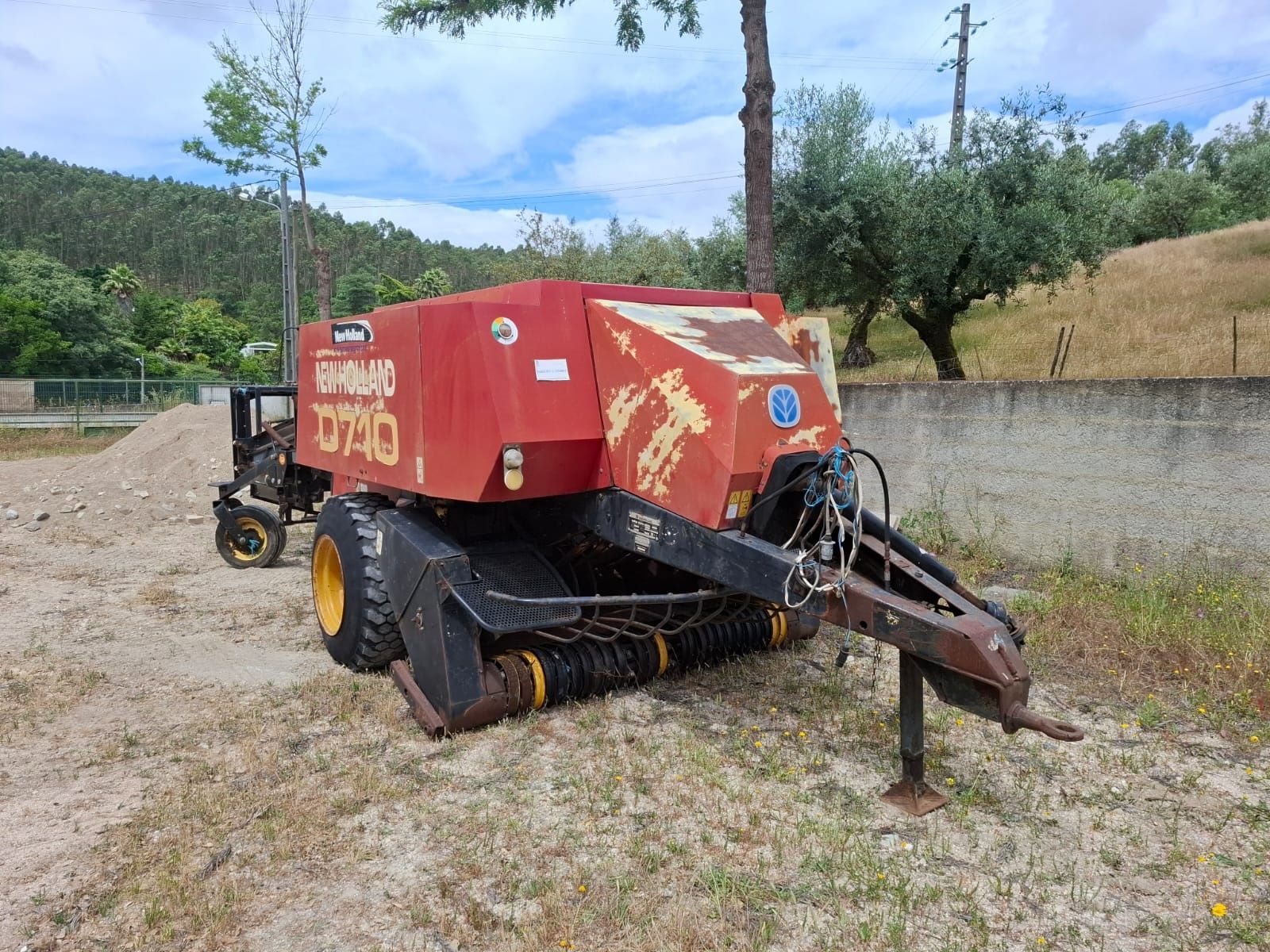 Enfardadeira quadrante New Holland D 710