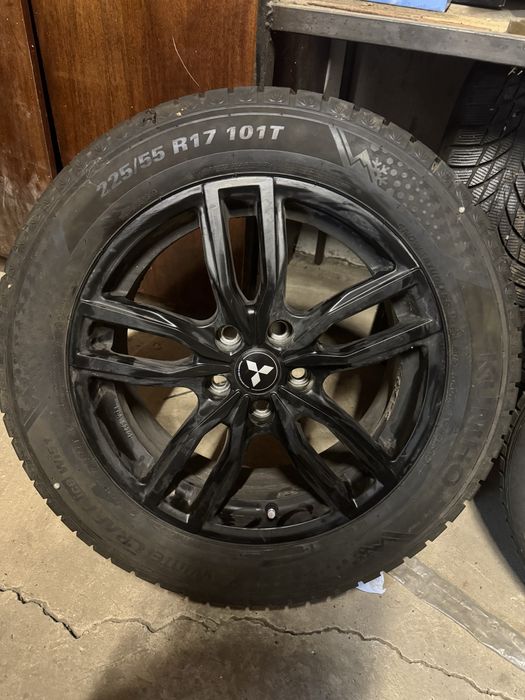 Колеса легкосплавные в сборе Мицубиси R 17 , шины зимние KUMHO почти