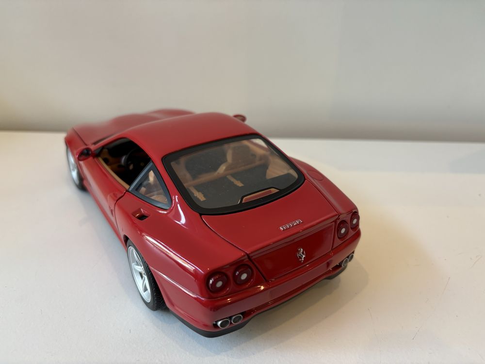 Model Ferrari 550 Maranello 1:18 HotWheels (maisto bburago ut models)