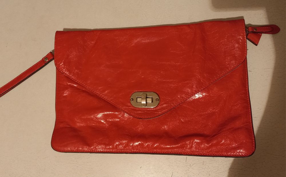 Кожаный клатч в очень хорошем состоянии