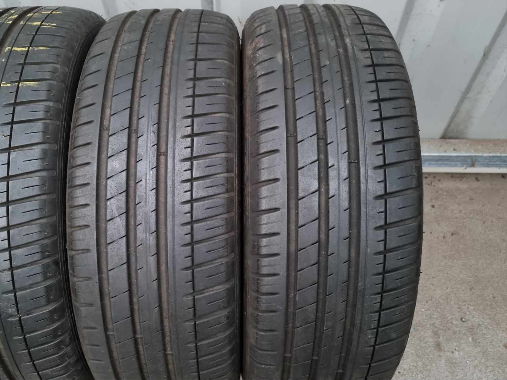 Opony używane LETNIE 215/45/18 Michelin BdbStan  700zł/4szt.