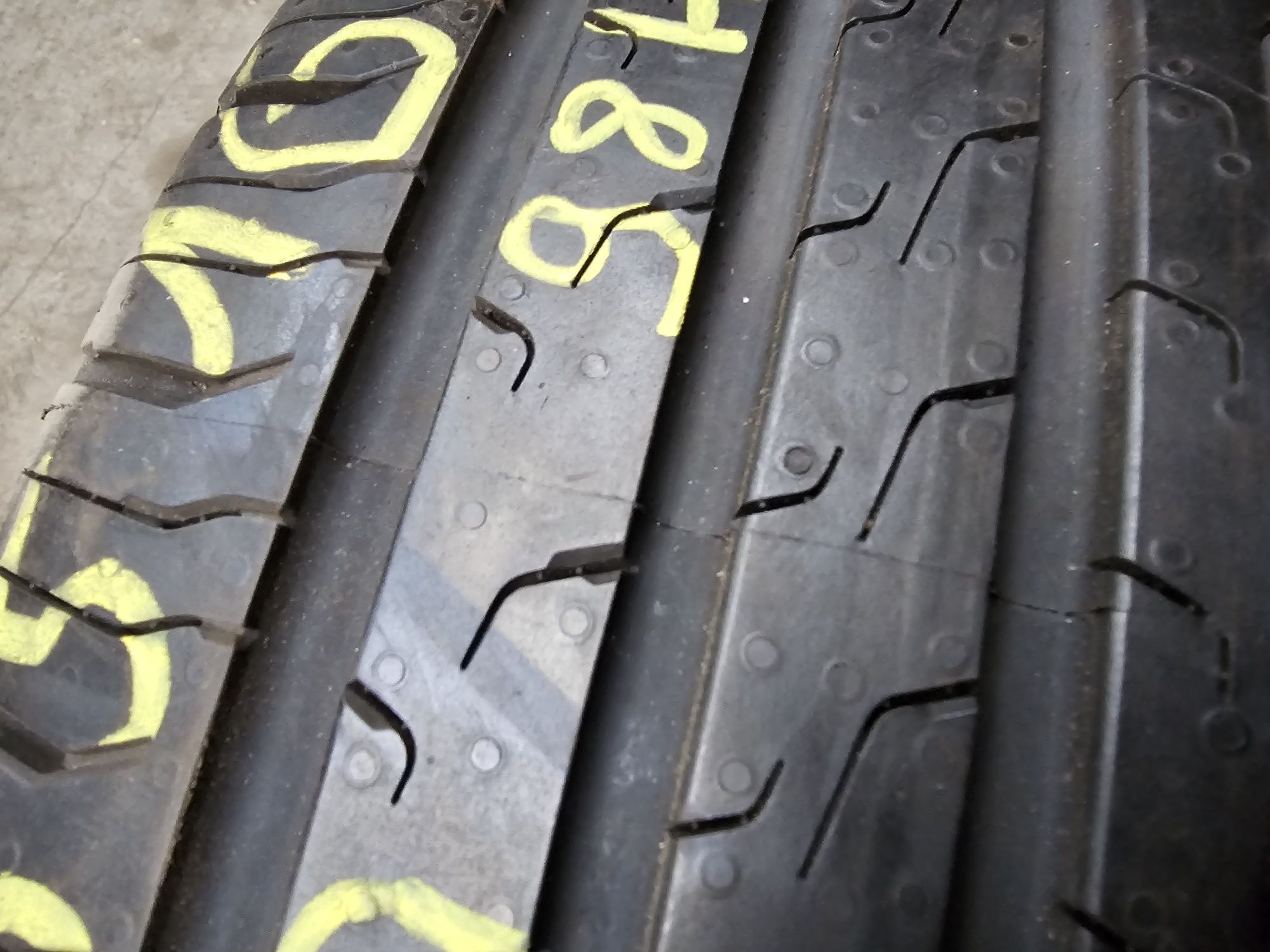 Opony Letnie Nowe-Demo R16 215/65-2szt-Continental