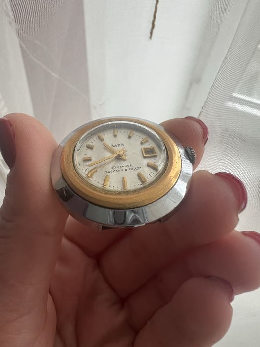 Вінтажний радянський годинник Заря советские наручные часы