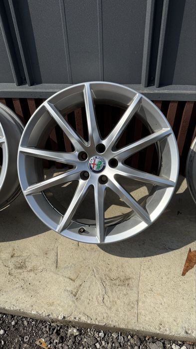 Goauto диски Alfa Romeo 5/110 r19 et34 8j dia65,1 на Jeep квітуча киів