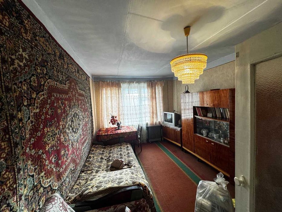 Продаж 2-кімнатної квартири на Виставці, вул. Зарічанська