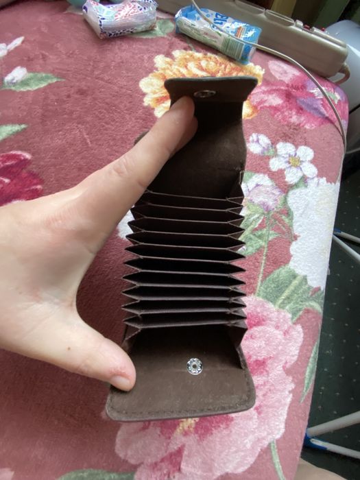 Etui brązowe na karty