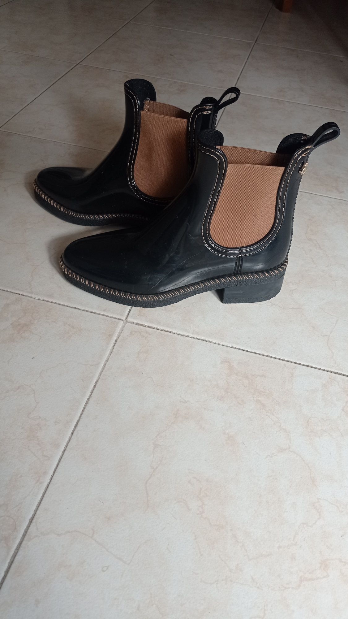 Galochas Botins com salto baixo