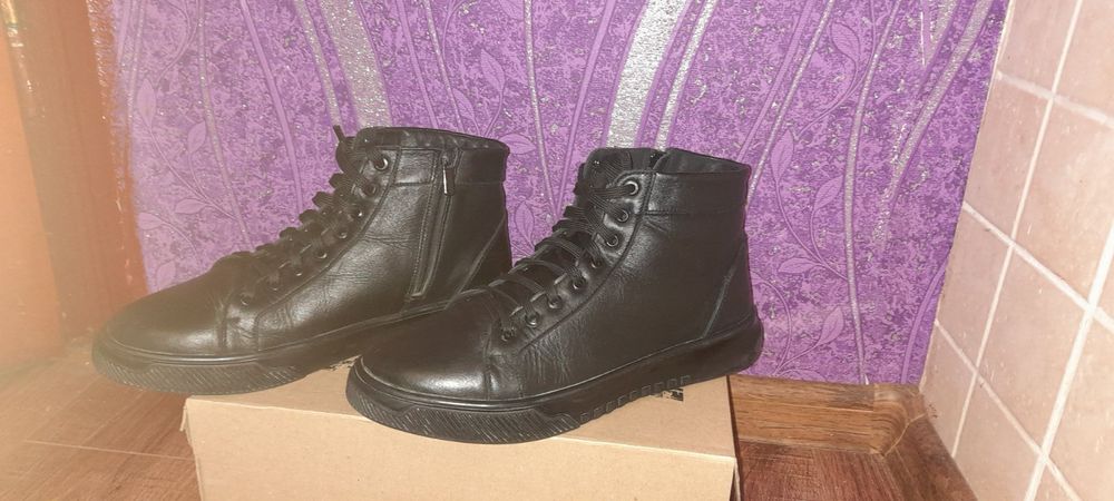 Продам взуття чоловічі черевики шкіряні