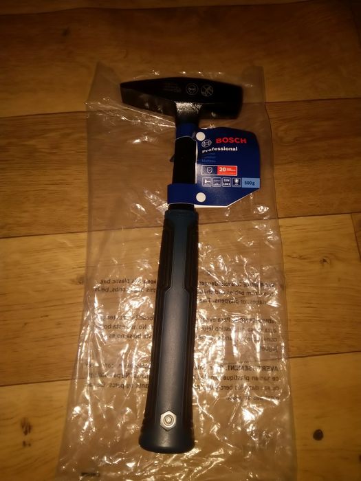 Młotek ślusarski Bosch 500g - nowy, w całości odlany ze stali.